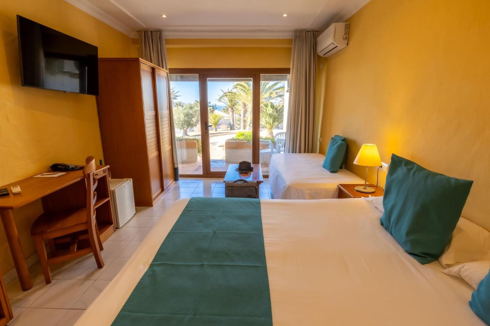 Hotel Club Sunway Punta Prima Es Pujols Esterno foto