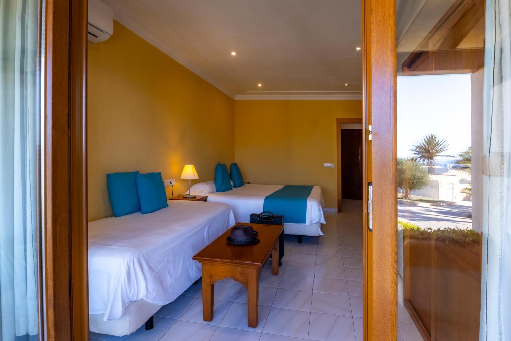 Hotel Club Sunway Punta Prima Es Pujols Esterno foto