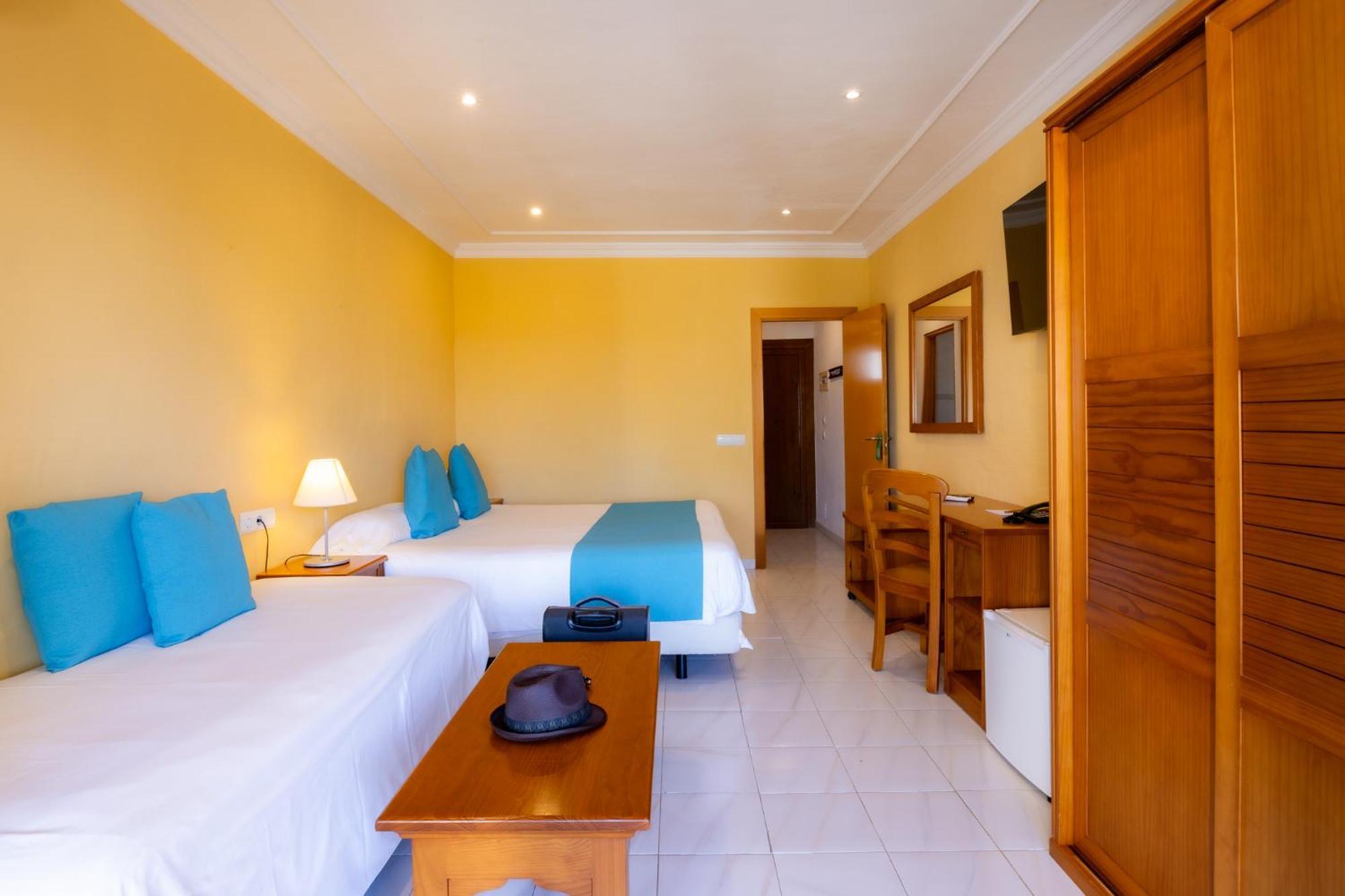 Hotel Club Sunway Punta Prima Es Pujols Esterno foto
