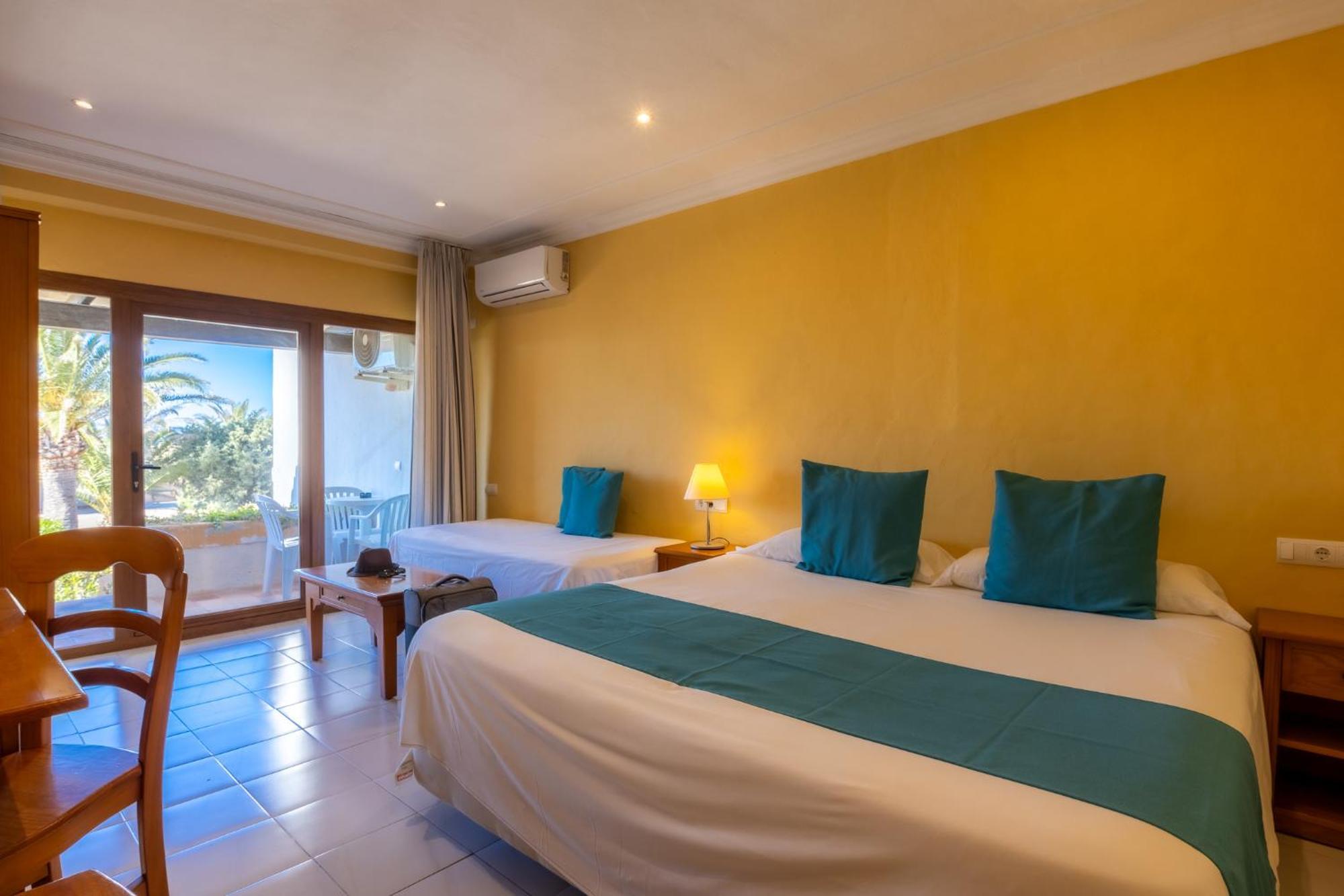 Hotel Club Sunway Punta Prima Es Pujols Esterno foto