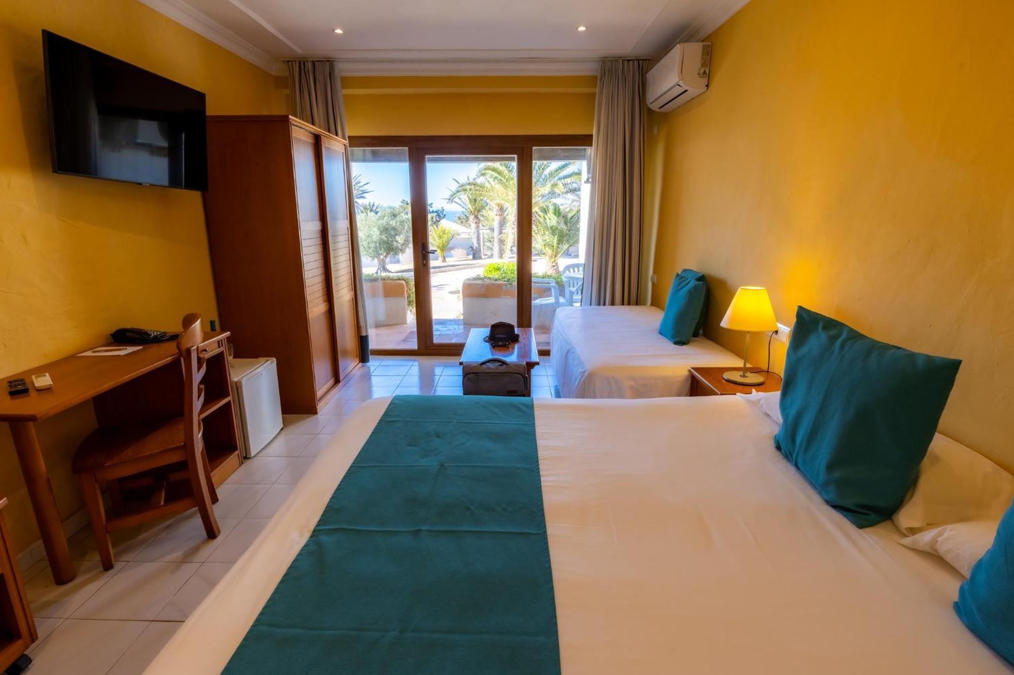 Hotel Club Sunway Punta Prima Es Pujols Esterno foto